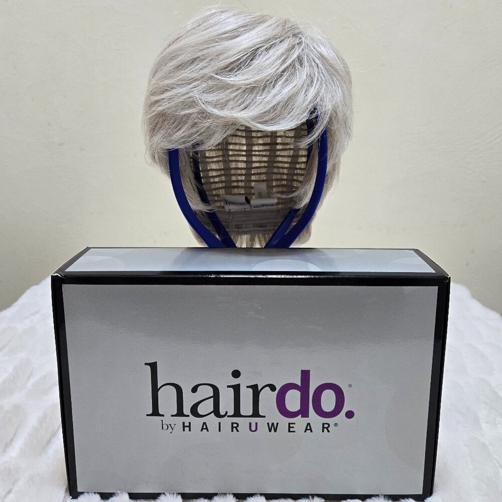 Wig Hair Do True To Life Silver Light Gray Wig Glamour Pix Pixie Cut Never Worn